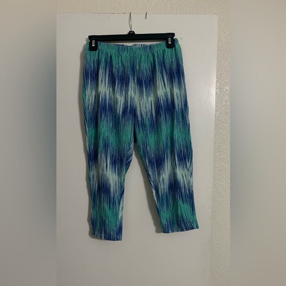 Faded Glory Blue and Green Patterned Capris Leggings